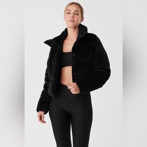 ALO YOGA | ✨NWOT✨ Ribbed Velour Gold Rush Puffer in Black